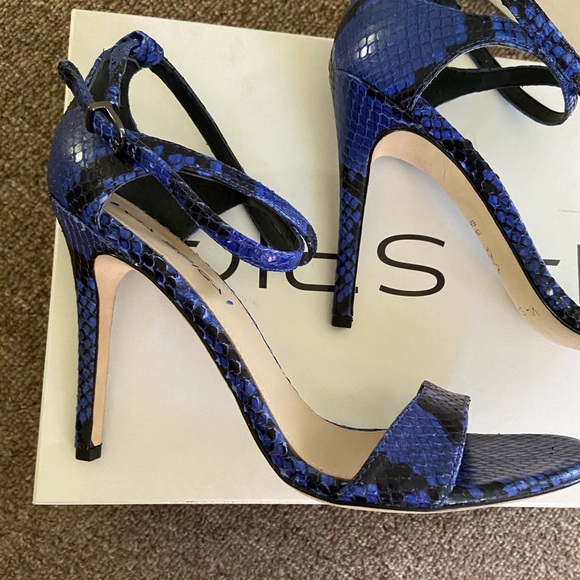 Via Spiga cobalt blue strappy heels size 8.5 - Picture 4 of 11